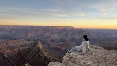 1-Day Grand Canyon Tour from Las Vegas: Stargazing & Sunrise - Lower Antelope Canyon: How a Navajo Guide Works with the Light