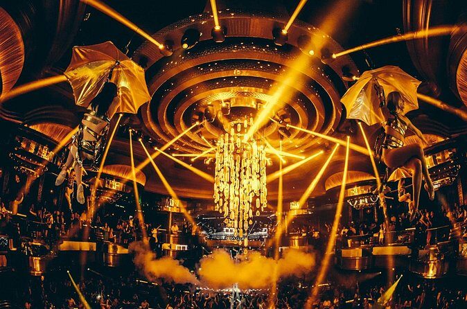 Las Vegas Club Crawl with Party Bus and Free Drinks - Where you finish matters: a top Strip nightclub, location varies