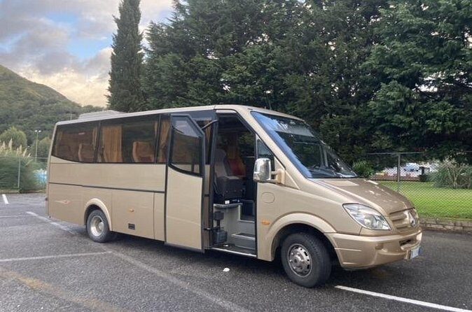 Las Vegas: LAS Airport to Las Vegas Stripe Hotels Shared Transfer - Inside the Shared Van: Space, Comfort, and Luggage Rules