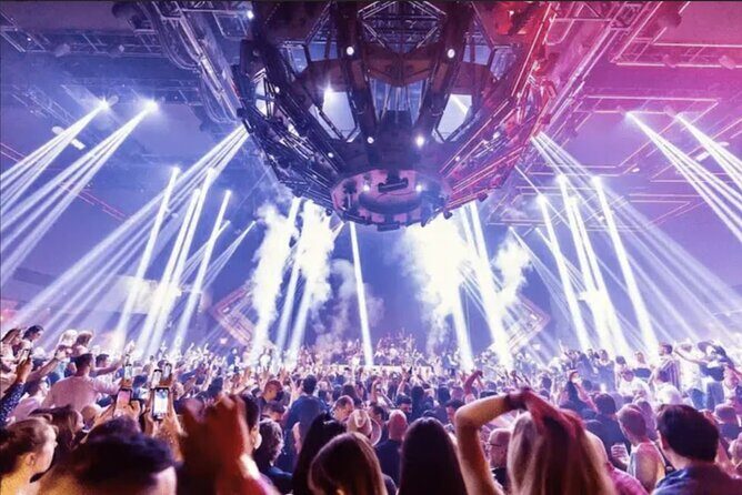 Las Vegas: VIP Pool Crawl with Party Bus, Express Entry & Drinks - Party Bus With Complimentary Drinks: The Hidden Comfort Upgrade