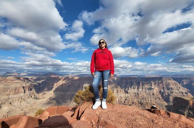 Spanish Grand Canyon Tour with Skywalk Access and Lunch - Guide quality: Spanish experts, photo help, and a small-group pace