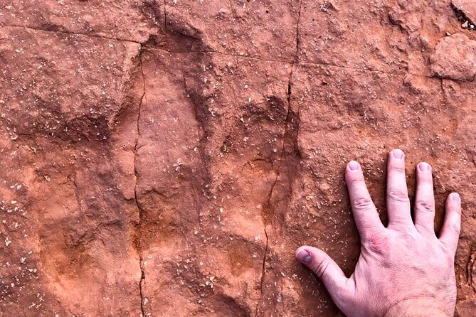 Warner Valley Dinosaur Track Site 4x4 Tour - Sand Hollow Lake: a calm scenic start in the desert